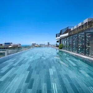 Отель Golden Lotus Grand - Panoramic Rooftop Bar & Daily Afternoon Tea